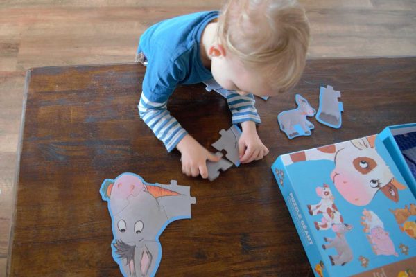 Ako zabaviť trojročné dieťa? Dajte mu skladať puzzle!